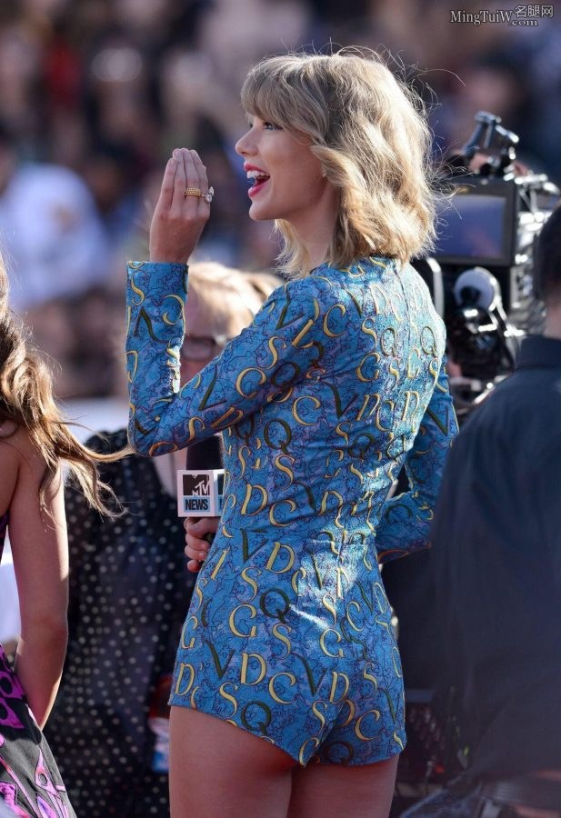 霉霉Taylor Swift连体衣大长腿走红毯(11/11)
