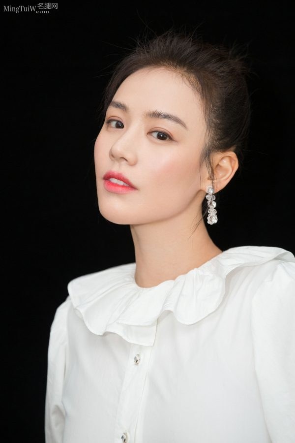 精致的美女明星马思纯玉腿美足(3/8)
