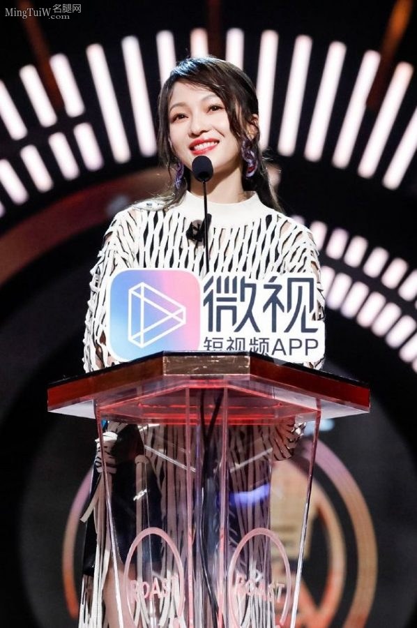 可爱的精灵张韶涵穿长靴参加土超大会(7/9)