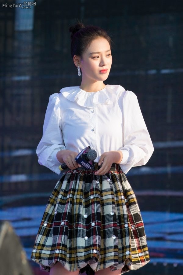 精致的美女明星马思纯玉腿美足(7/8)