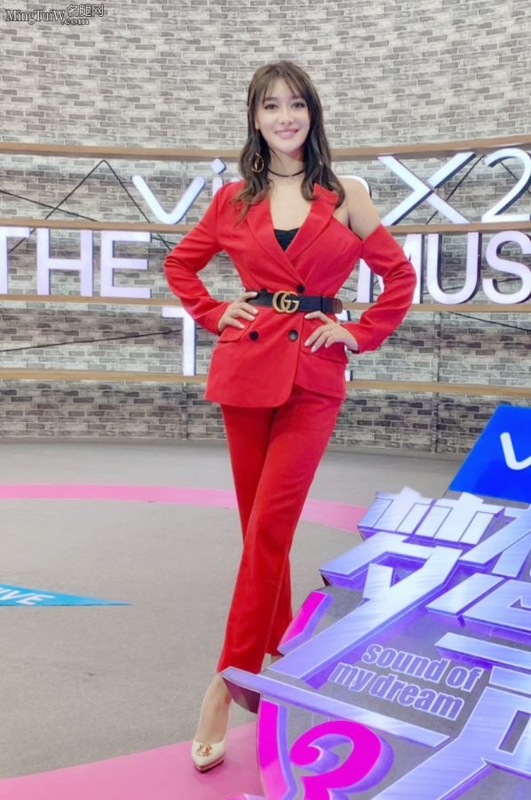 If you like suits and high heels, you mainly look at the instep 3(4/7)