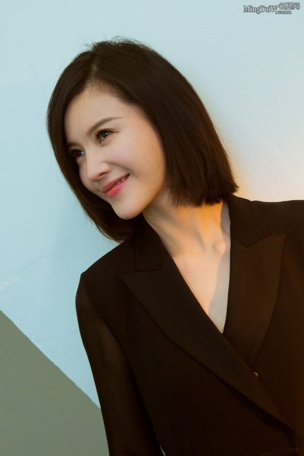 杨子姗脚踩高跟鞋喜欢她的足弓(7/15)