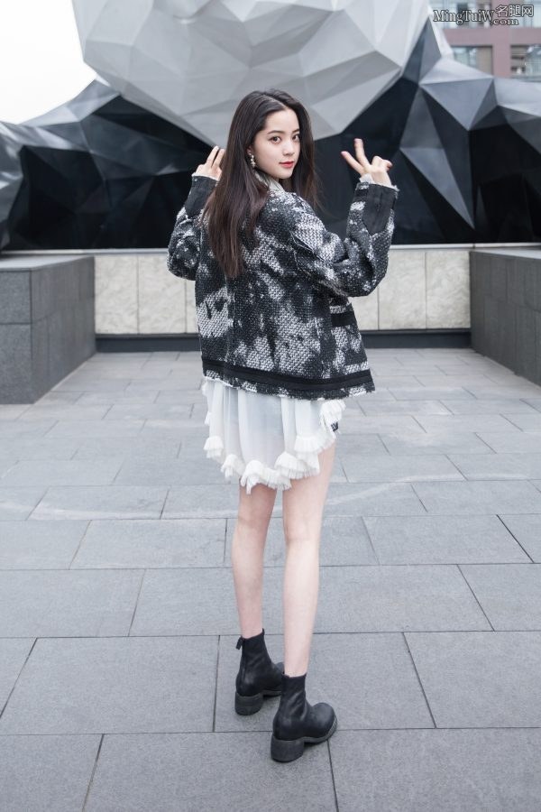 美少女欧阳娜娜短靴玉腿写真(8/11)