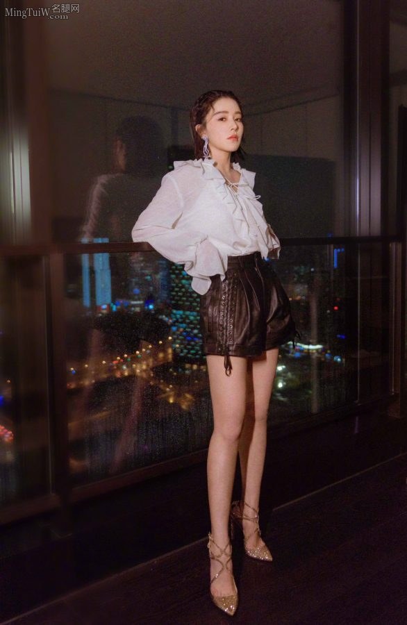 清纯的美女明星阚清子大长腿身材不要太好(1/3)