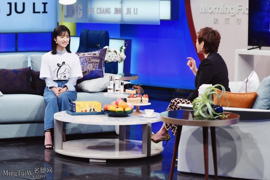 青春年少的沈月遇见中年熟女李静(2/8)