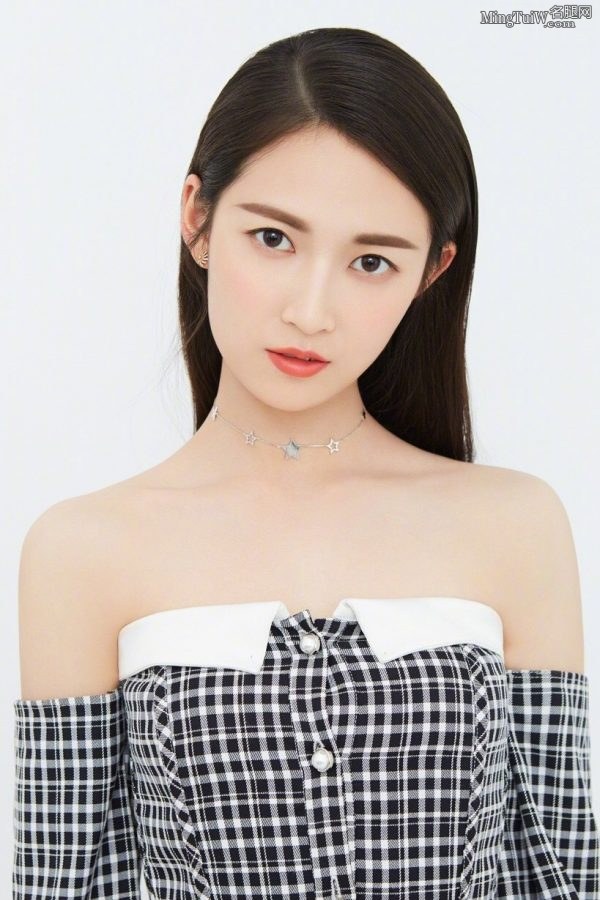 演员陈钰琪光滑的玉腿细嫩的玉足(3/5)