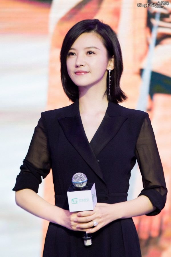 杨子姗脚踩高跟鞋喜欢她的足弓(4/15)