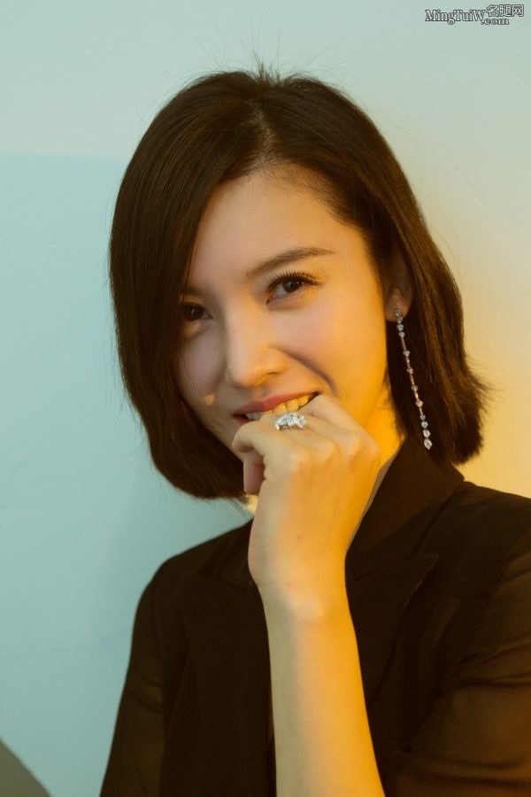 杨子姗脚踩高跟鞋喜欢她的足弓(9/15)
