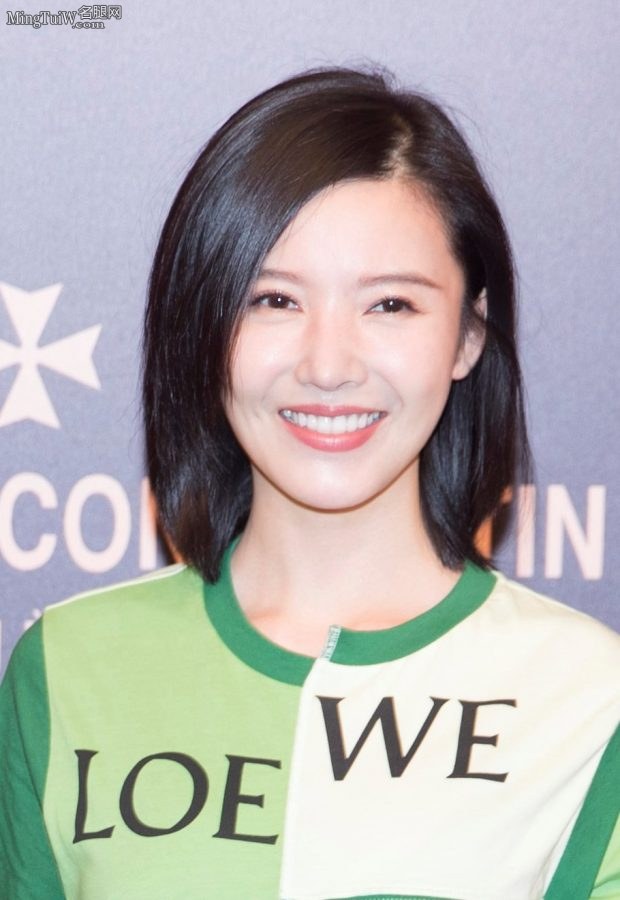清新的女星杨子姗白色凉高跟脚丫(3/7)