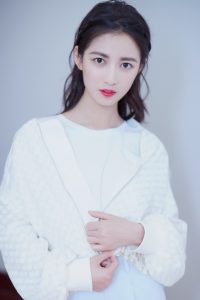 是时候展示真正的实力了,陈钰琪大白腿看秀