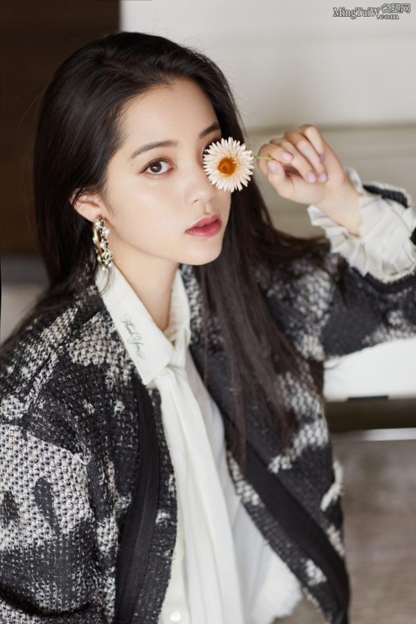 美少女欧阳娜娜短靴玉腿写真(5/11)