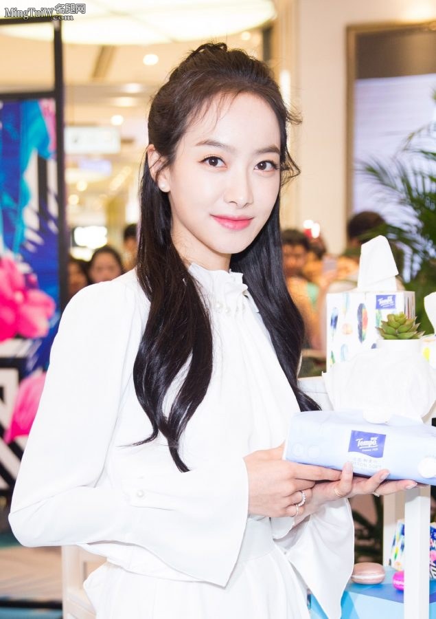美女宋茜长腿代言得宝纸巾(8/14)