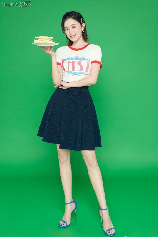 在便利店购物的美腿女星阚清子（第7张/共7张）