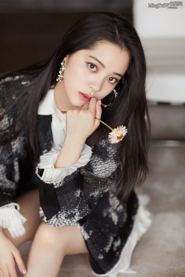 美少女欧阳娜娜短靴玉腿写真(4/11)