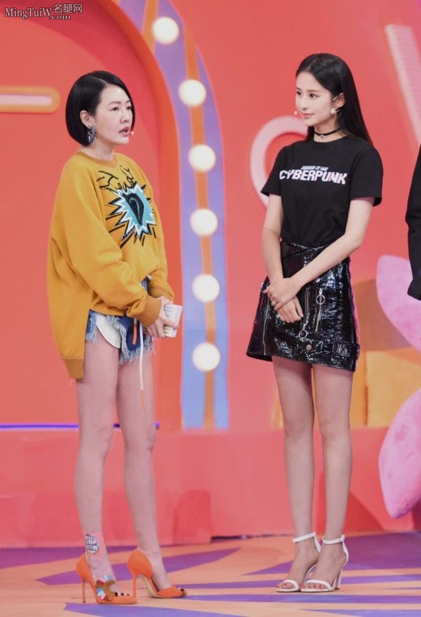 颖儿做客小S节目两双美腿都很棒棒哒(1/7)