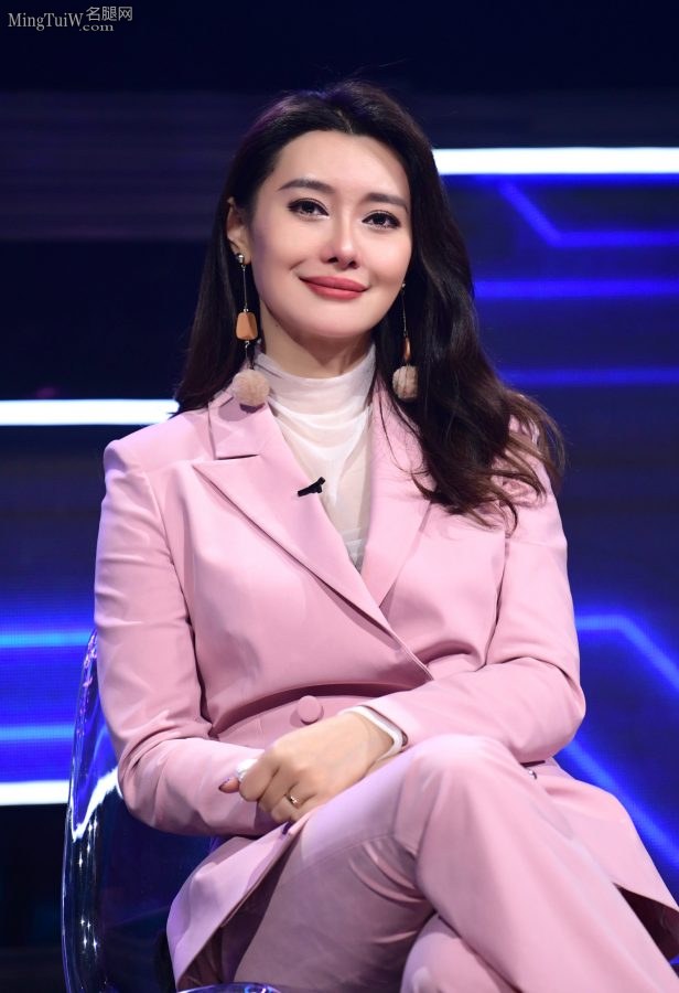 爱戴西装高跟鞋主要看脚背4(4/10)