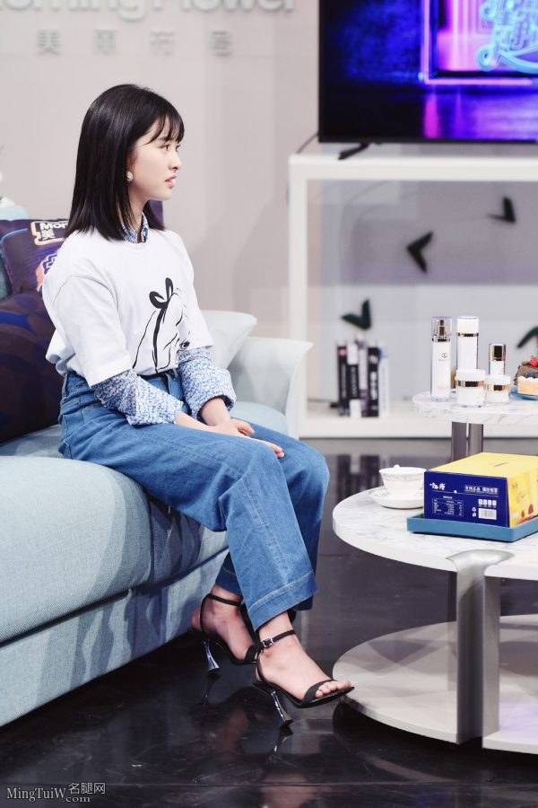青春年少的沈月遇见中年熟女李静(4/8)