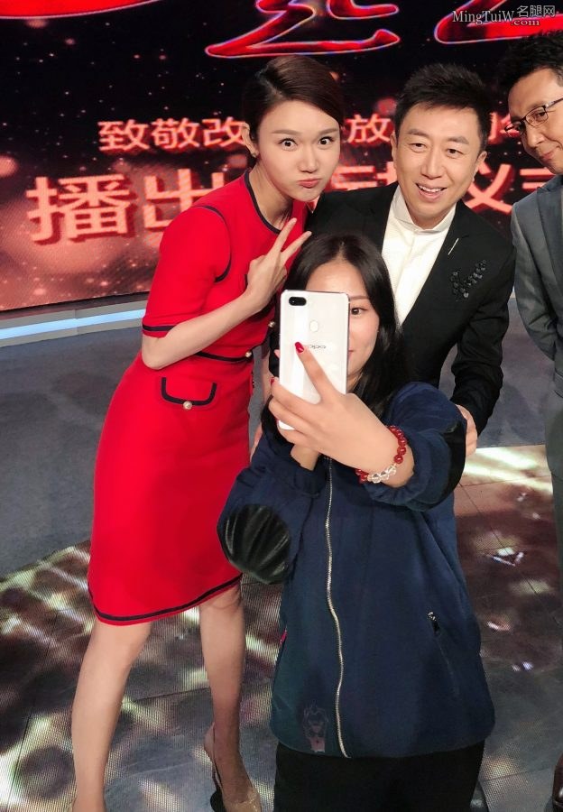 李雨霏和龙洋一起主持晚会(5/6)