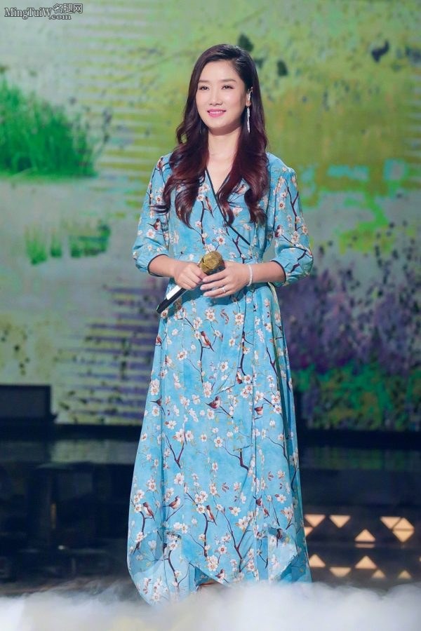 大气的美女杨魏玲花凉鞋高跟美足(2/2)