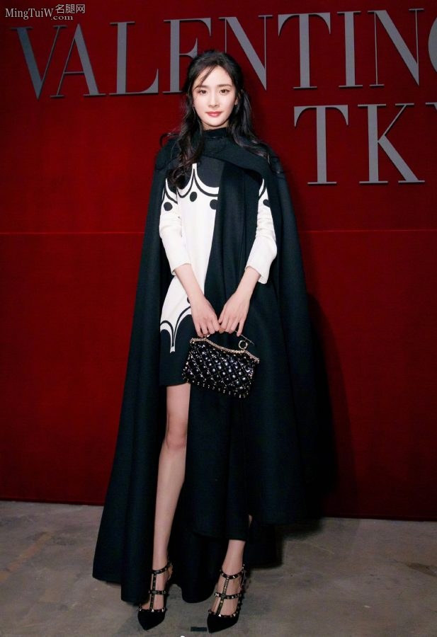 气质高傲的女星杨幂美腿纤细(3/7)