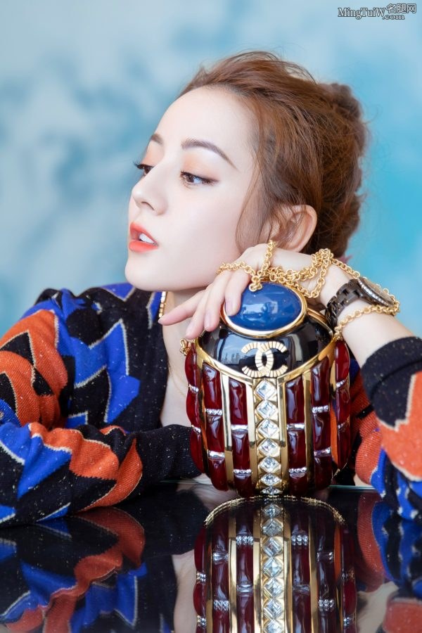 新疆美女迪丽热巴美腿又细又长(7/22)