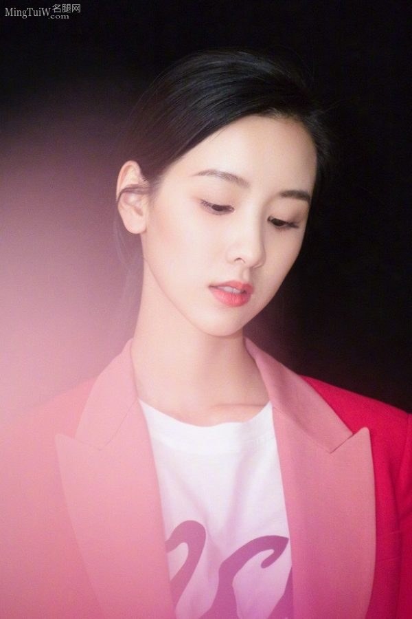 外表清秀有书卷气质的女生陈都灵秀纤细长腿(4/4)