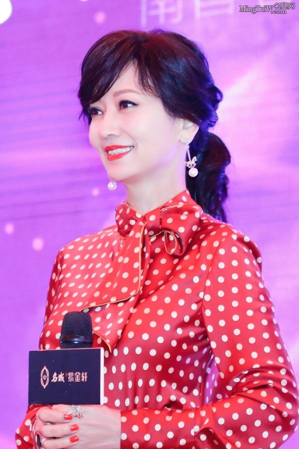 赵雅芝凉高跟玉腿真不老女神(4/17)