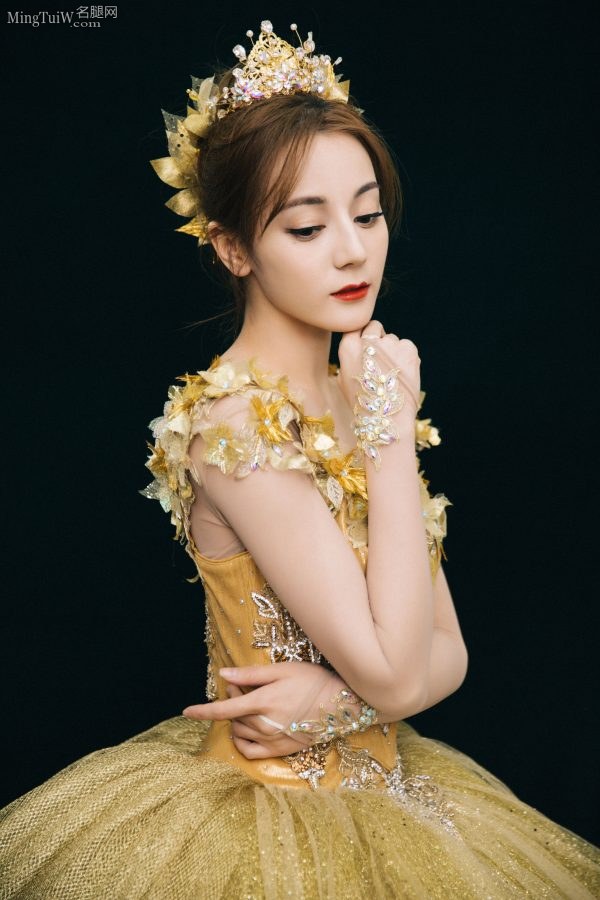 女神迪丽热巴穿白色丝袜跳芭蕾舞太惊艳(9/19)