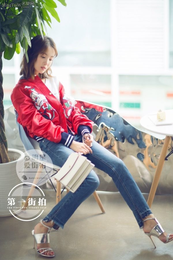 牛仔裤细高跟金晨运动与潮流的完美混搭（第2张/共4张）