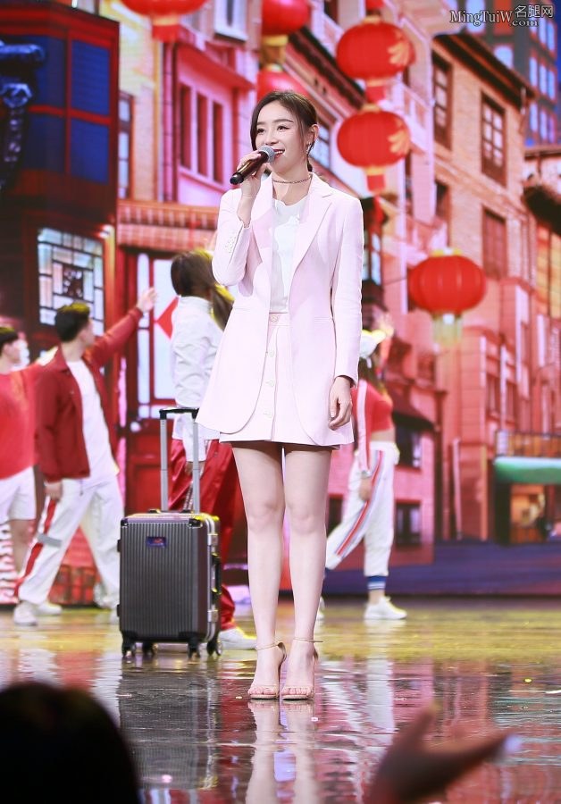 袁姗姗修长匀称的美腿登台表演2(2/7)