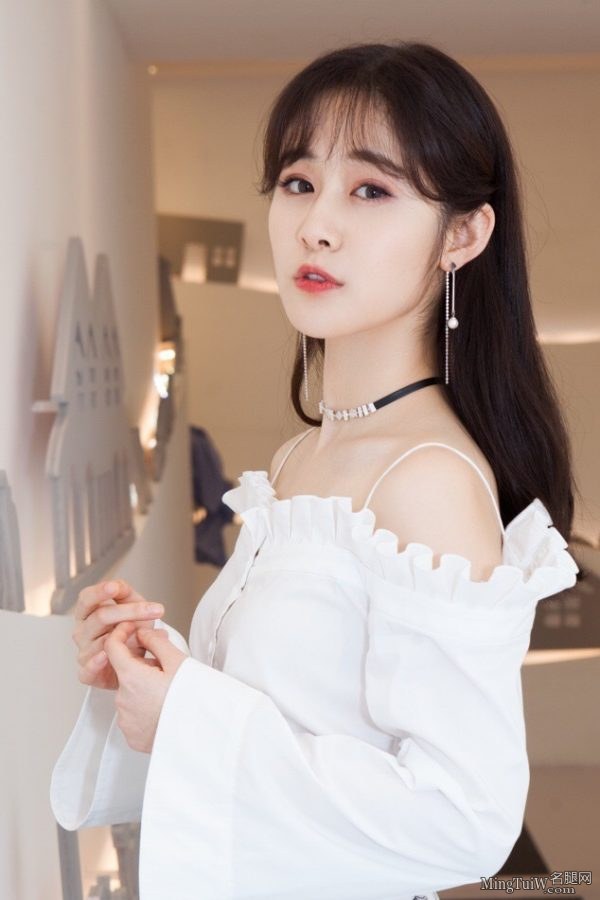 89年的小姐姐梁田凉高玉足写真(5/6)