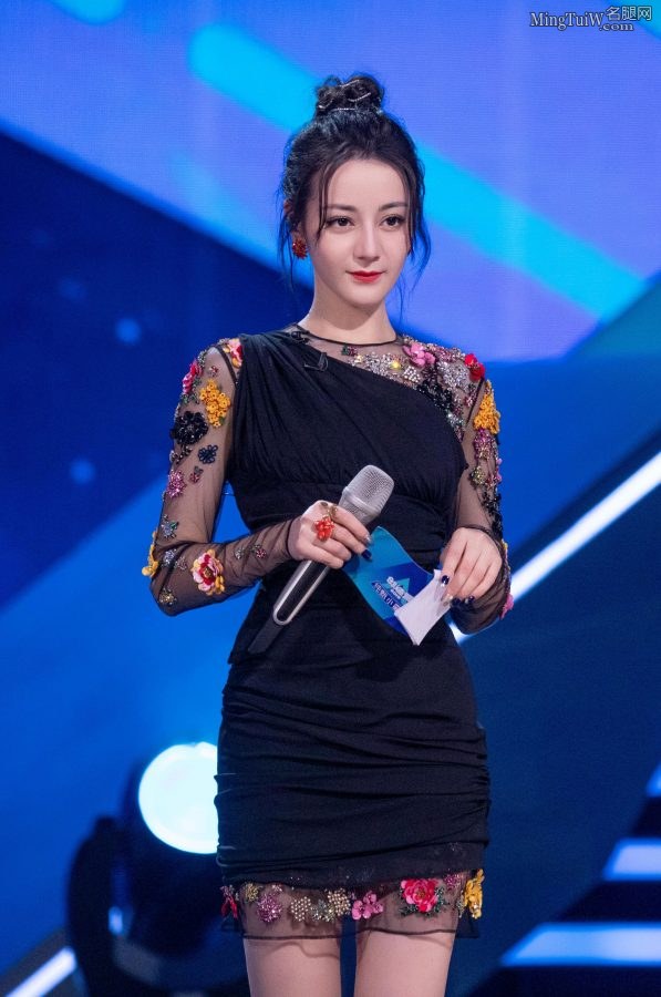 迪丽热巴长腿笔直她怎么会这么好看(10/21)