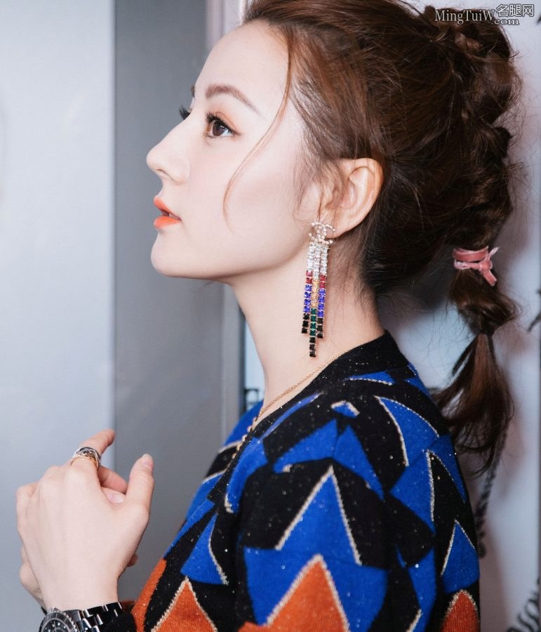 新疆美女迪丽热巴美腿又细又长(4/22)