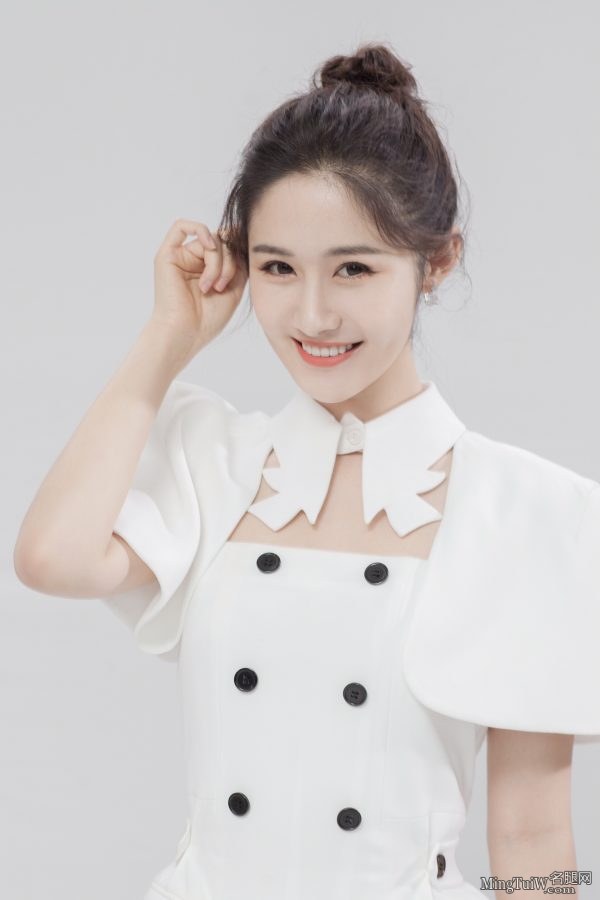 小美女梁田老师穿短裙露玉腿给你上物理课(2/5)