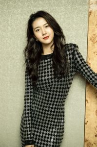 小姐姐许龄月优美的身段修长的玉腿令人心动