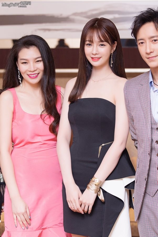 主持人沈梦辰出席公益活动刘海好看(8/8)