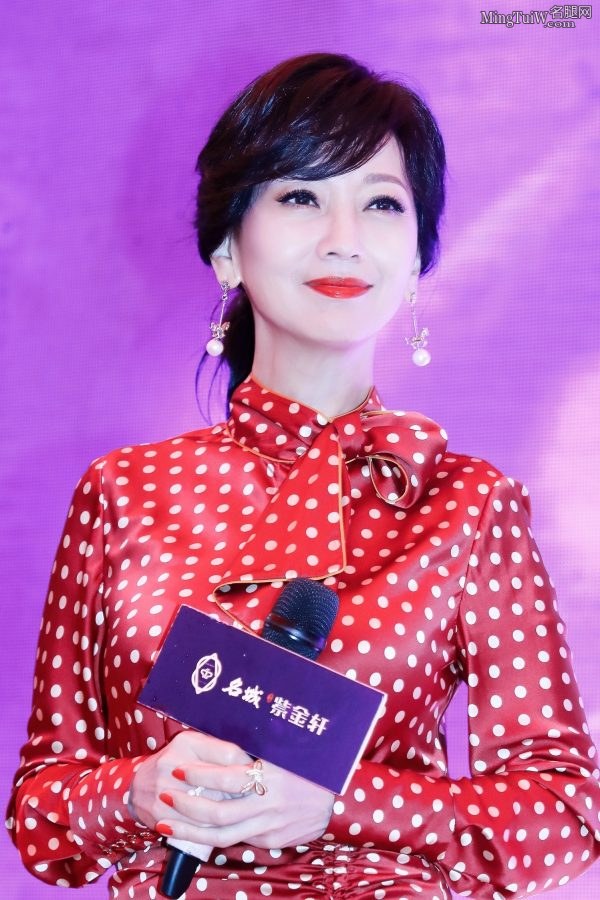 赵雅芝凉高跟玉腿真不老女神(6/17)