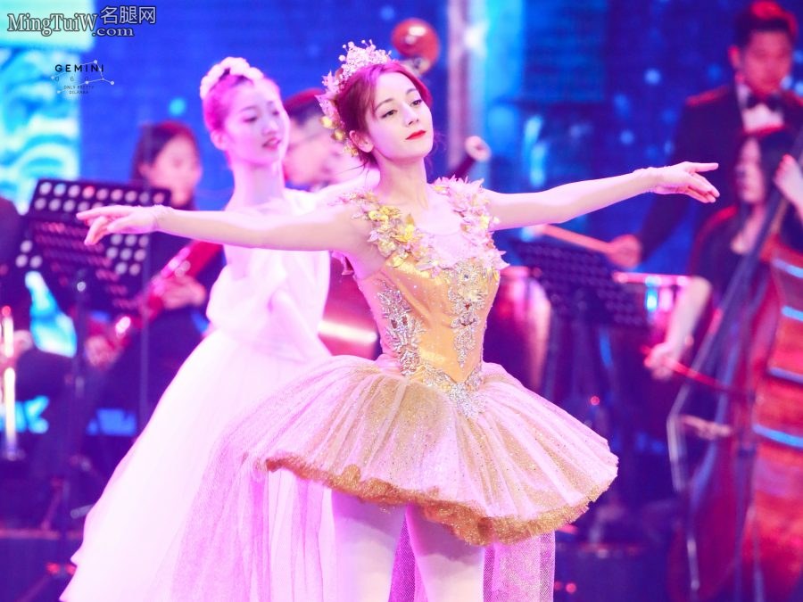 女神迪丽热巴穿白色丝袜跳芭蕾舞太惊艳(12/19)