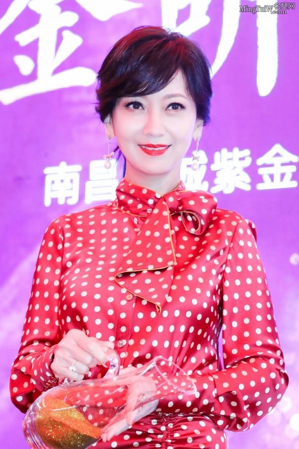 赵雅芝凉高跟玉腿真不老女神(9/17)