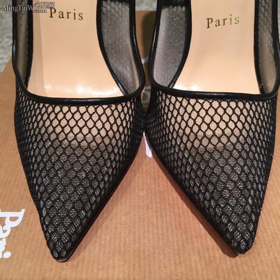 安妮·海瑟薇脚踩Christian Louboutin时尚性感高跟鞋(54/56)