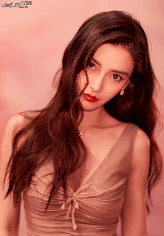 一袭褶皱优雅纱裙Angelababy的小美胸(7/27)