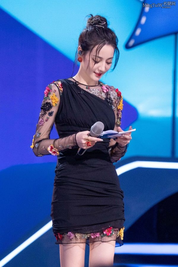 迪丽热巴长腿笔直她怎么会这么好看(6/21)