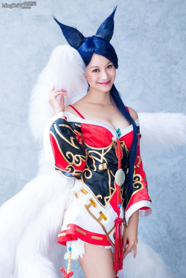 倪虹洁化身魅惑九尾狐低胸美腿吸睛(2/11)