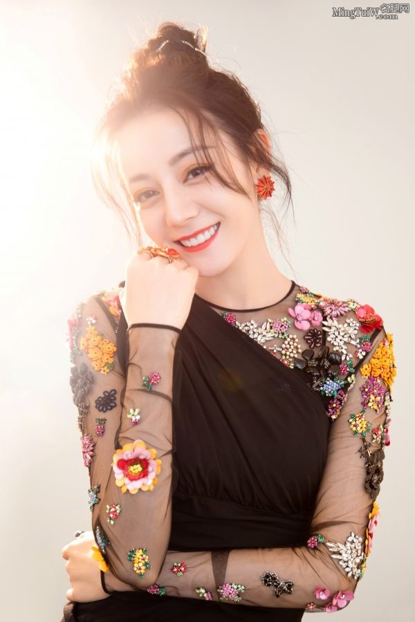 迪丽热巴长腿笔直她怎么会这么好看(18/21)