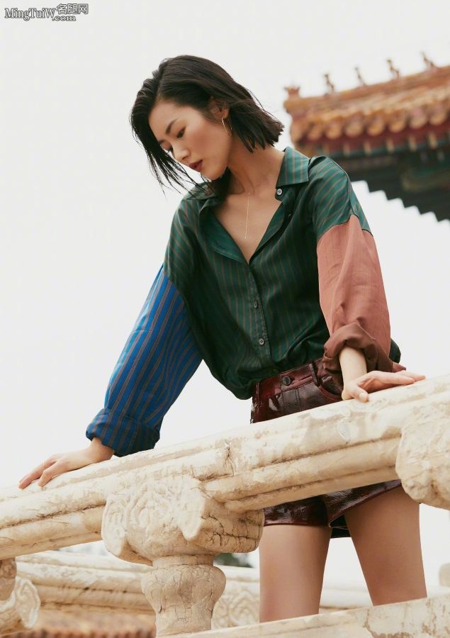 Liu Wen took a photo in the Forbidden City and showed off her long legs(9/9)