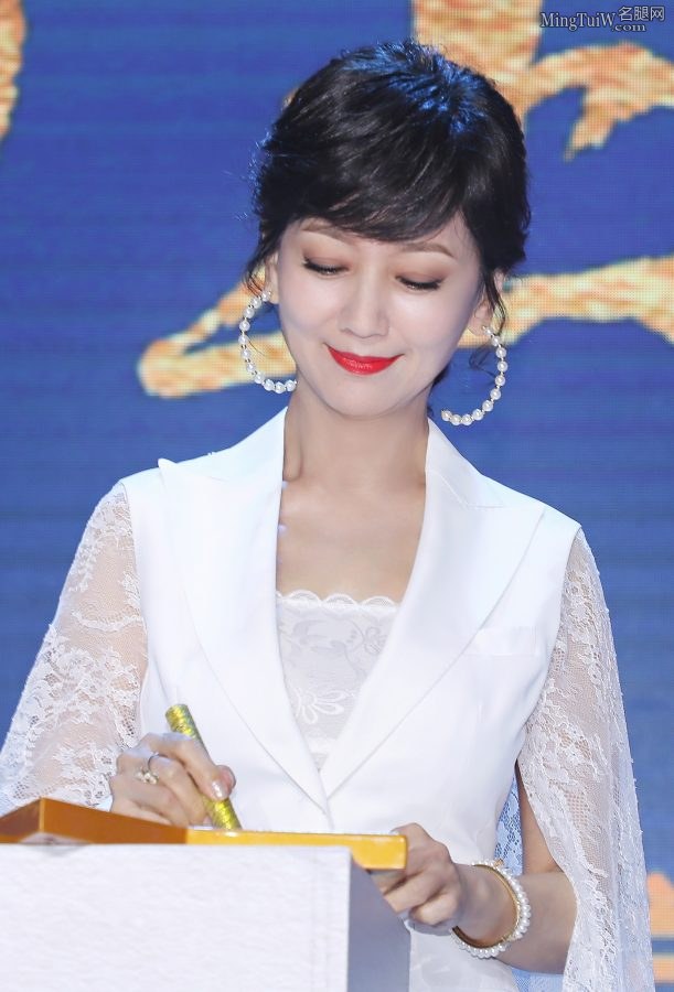 仙气十足的女星赵雅芝肤白貌美(9/13)