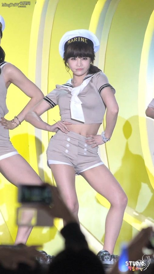 T-ara组合《so crazy》全宝蓝视角水手服美腿[网盘]（第5张/共13张）