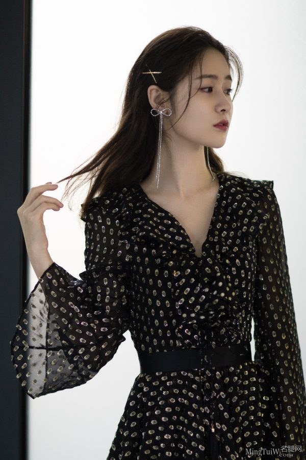 湖南卫视美女主持人梁田高跟白嫩玉足亮相(6/9)