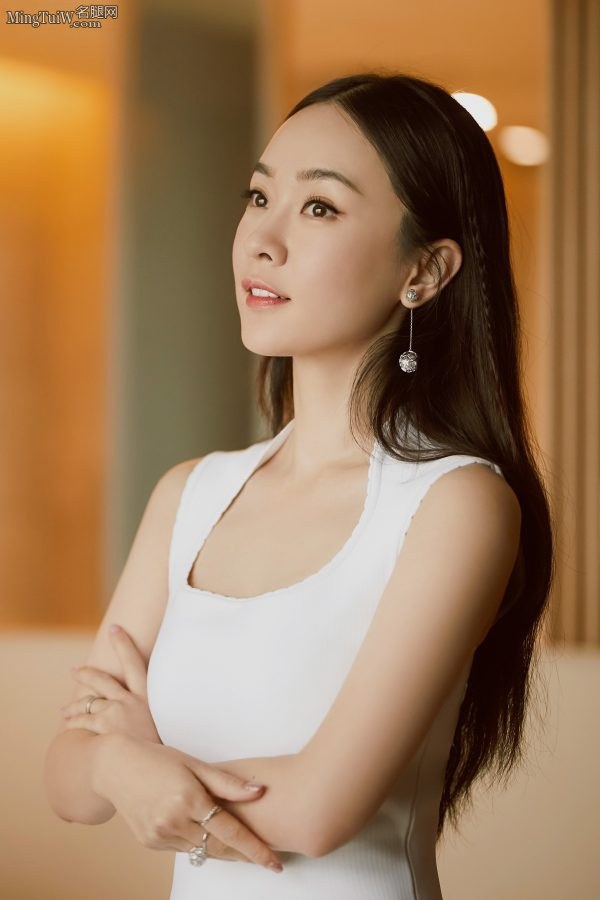演员霍思燕精致白嫩的小美足(3/6)