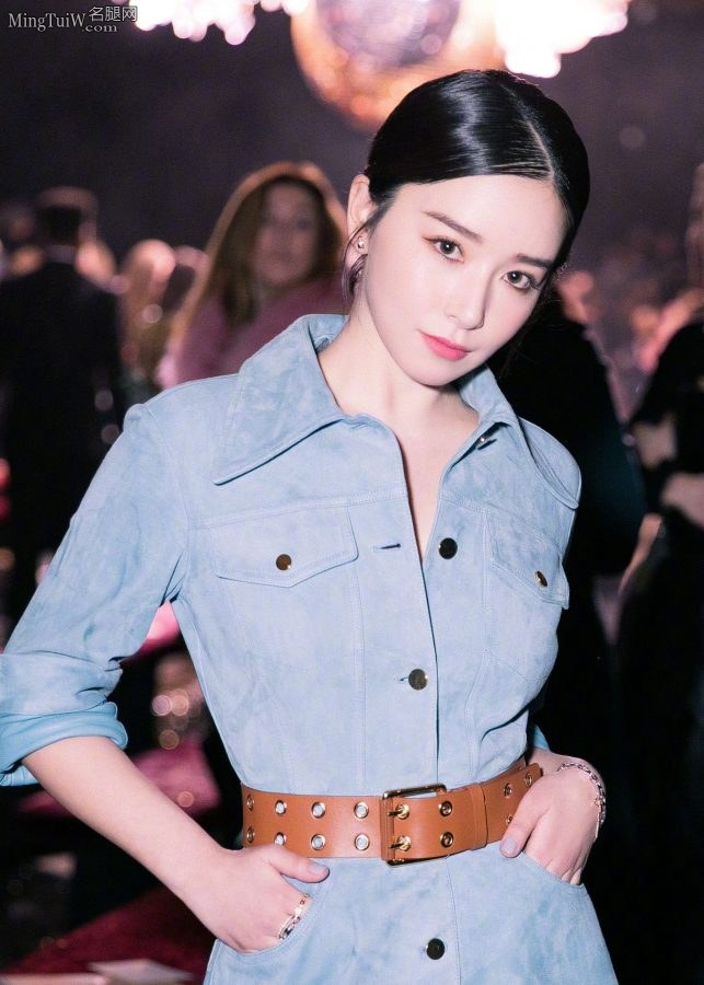 精致的女人阚清子凉高跟白足外拍写真(7/8)